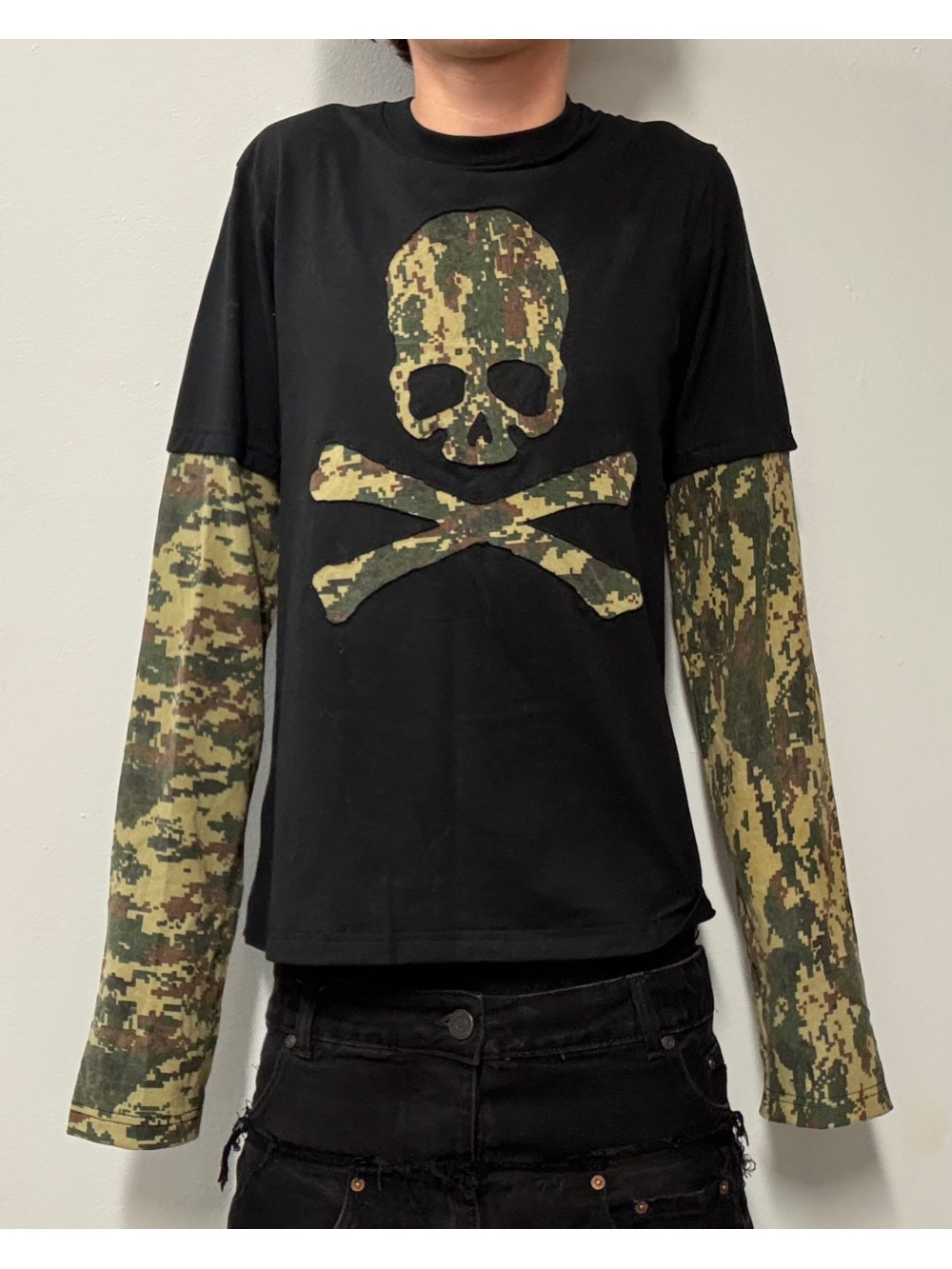 Street Fashion Punk - 2026年新作アメリカンレトロ迷彩柄スケルトンフェイクツーピーススプライス長袖トップスパンクストリートトレンドファッション多用途ニッチアイテム