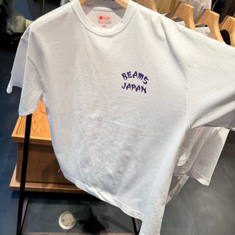 日本東京ストリートコットンファッションビームズTシャツ白い着 - Street Fashion In Tokyo のレビューと価格