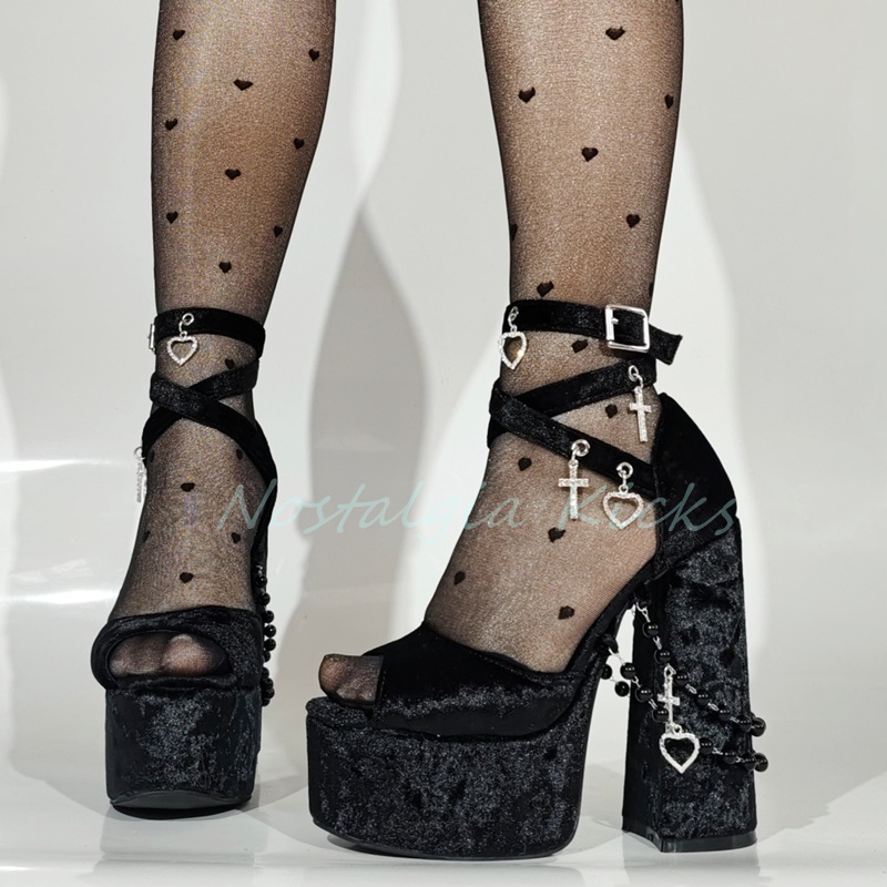 ゴシックブラックベルベットプラットフォームハイヒールサンダル - Street Fashion Punk のレビューと価格