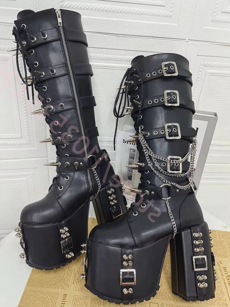 パンクスタイルのプラットフォームオートバイブーツ、スタッズ付 - Street Fashion Punk のレビューと価格