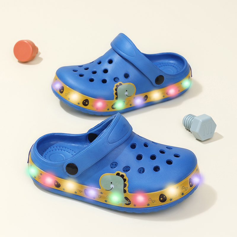 夏子供用穴あきサンダル LEDライト付き点滅ライトシューズ  - Street Fashion Boy のレビューと価格
